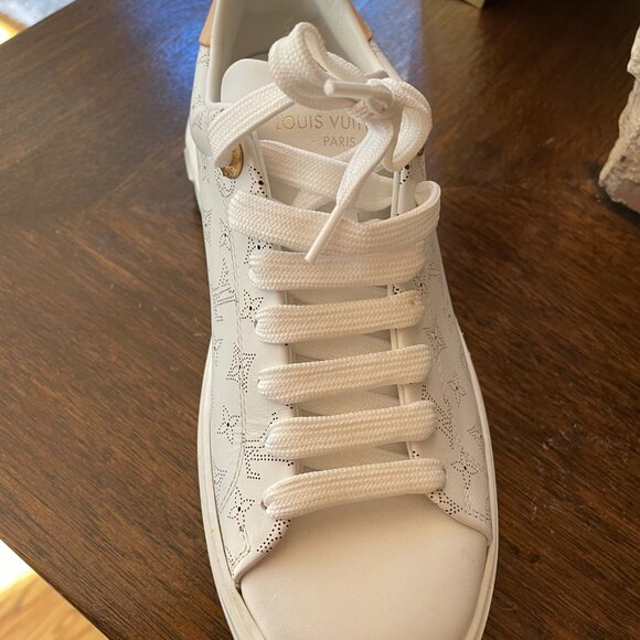 Louis Vuitton Time Out sneakers in white leather with a debossed Monogram patter - Picture 8 of 8